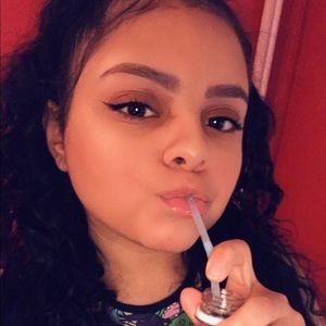 Meet your Posher, Samara